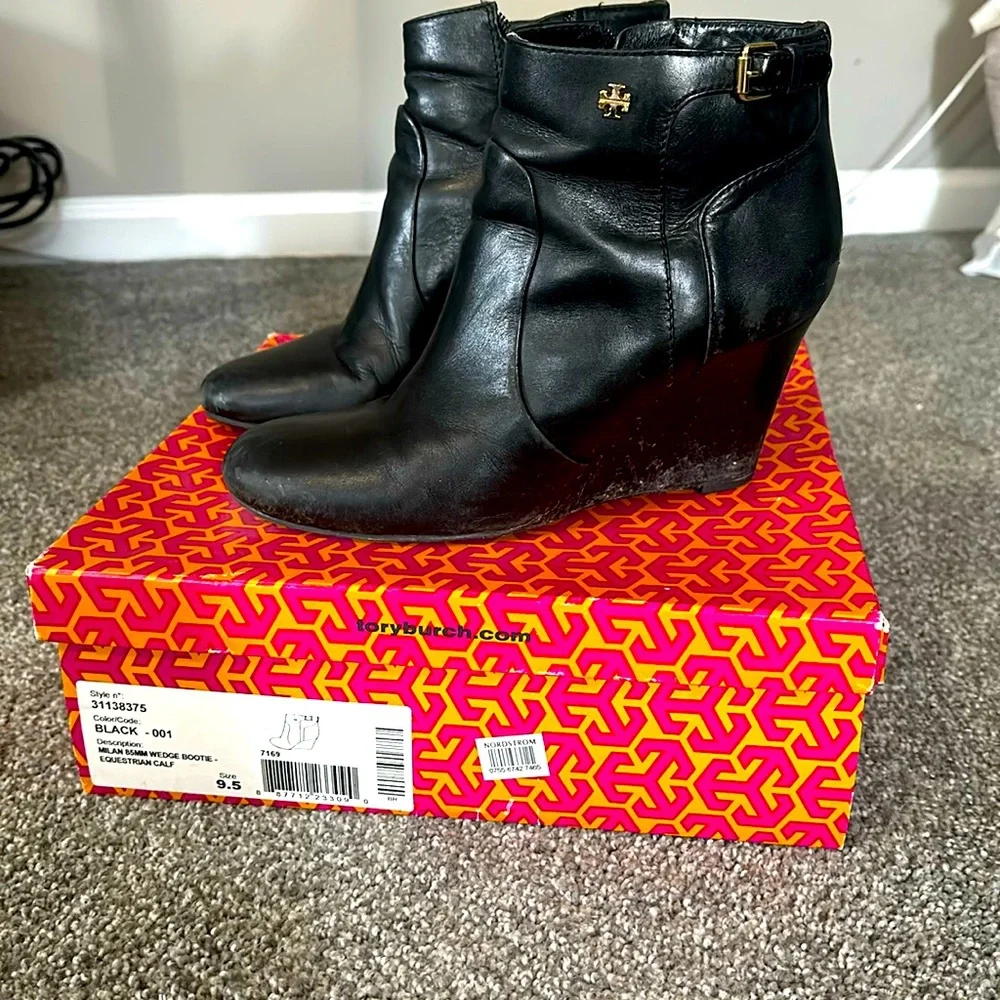 Tory Burch Milan wedge bootie, equestrian Calf boot. Size 9.5 - Picture 1 of 7